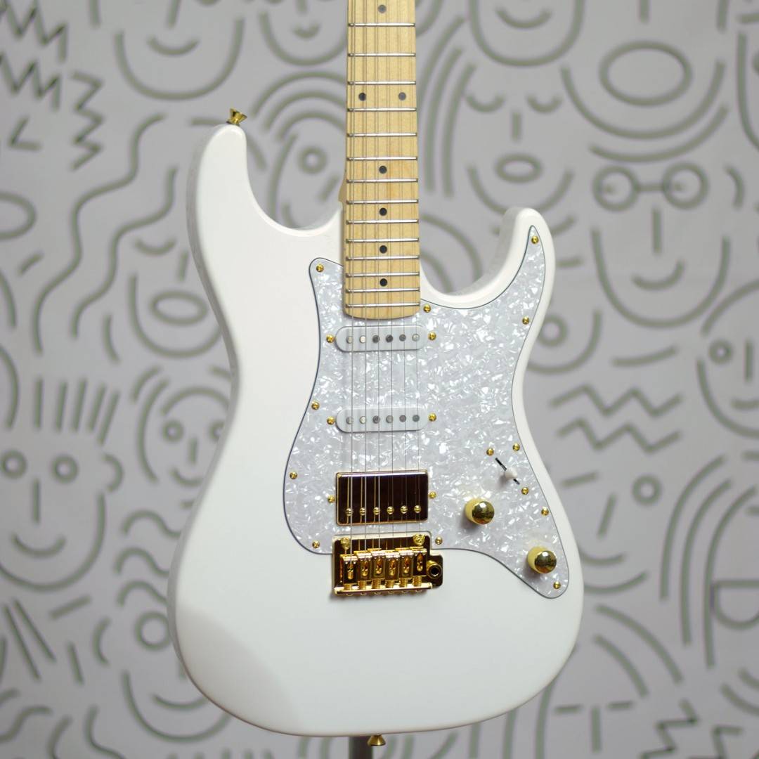 Guitarra Seizi Katana Musashi All White Stratocaster