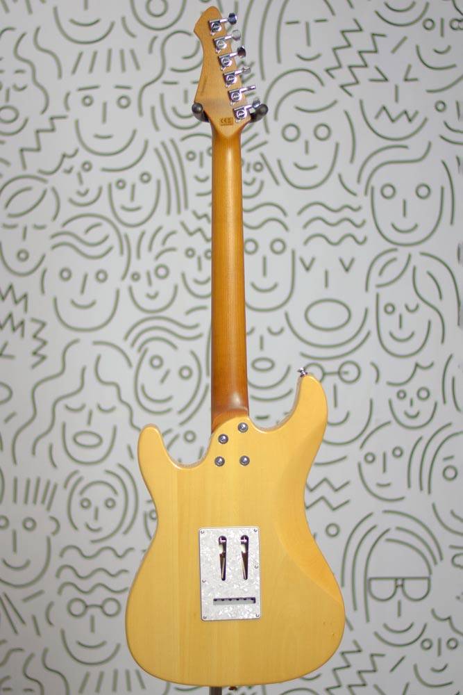 Guitarra Aria Pro II 714 MK-2 Strato HSS Black Diamond :: Groover