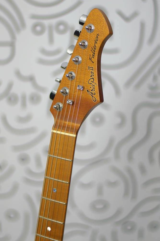 Guitarra Aria Pro II 714 MK-2 Strato HSS Black Diamond :: Groover