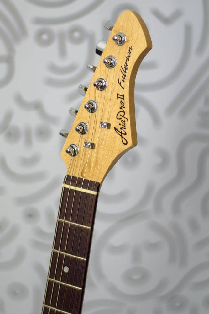 Guitarra Aria Pro II 714 Std Fullerton Standard Strato HSS Vintage