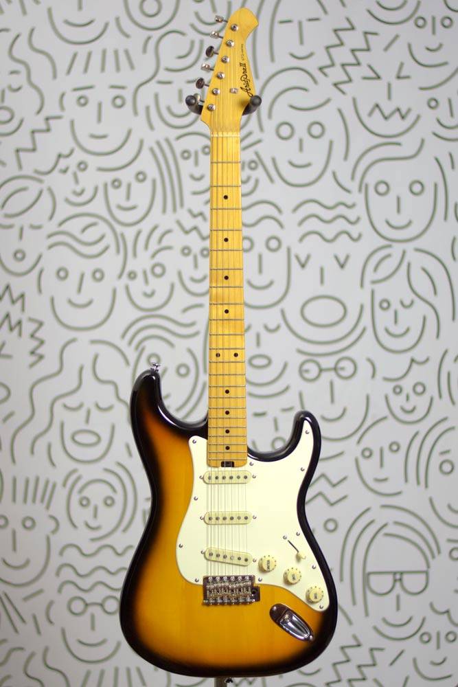 Guitarra Aria Pro II STG-57 Strato Reedição 2 Tone Sunburst :: Groover