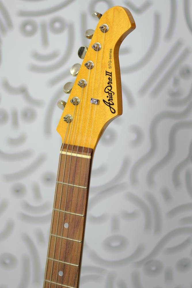 Guitarra Aria Pro II STG-62 Strato Reedição Black :: Groover