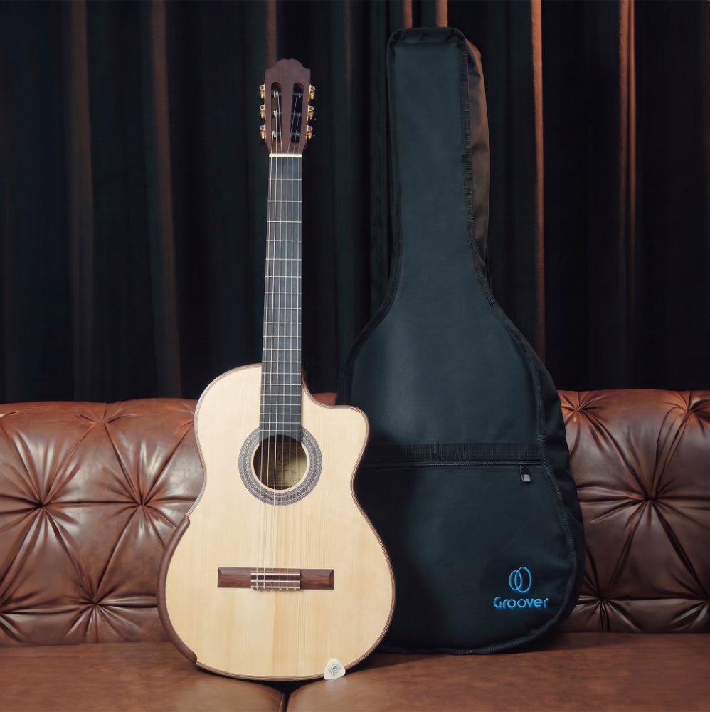 Violão Carvalho Lutheria TSC Cutway Pinho 6 Cordas Acústico com Armrest Bag Groover