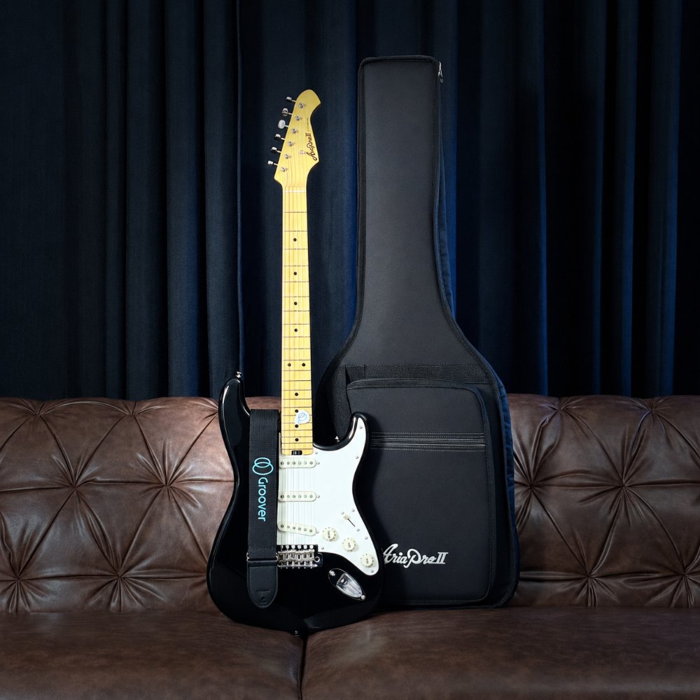 Guitarra Aria Pro II STG-57 Strato Reedição Black Bag Aria Pro Correia Groover