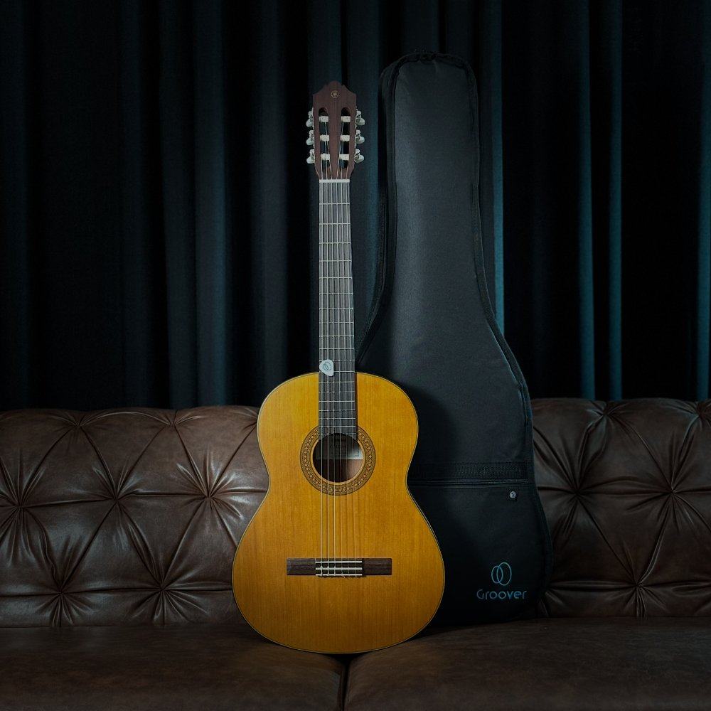 Violão Clássico Yamaha CG122MC Nylon Tampo Cedro Maciço Fosco Natural Regulado + Bag Groover