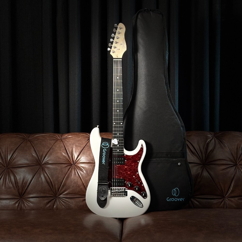 Kit Guitarra Giannini G-102 Strato HH White Tortoise Regulada com Bag e Correia Groover