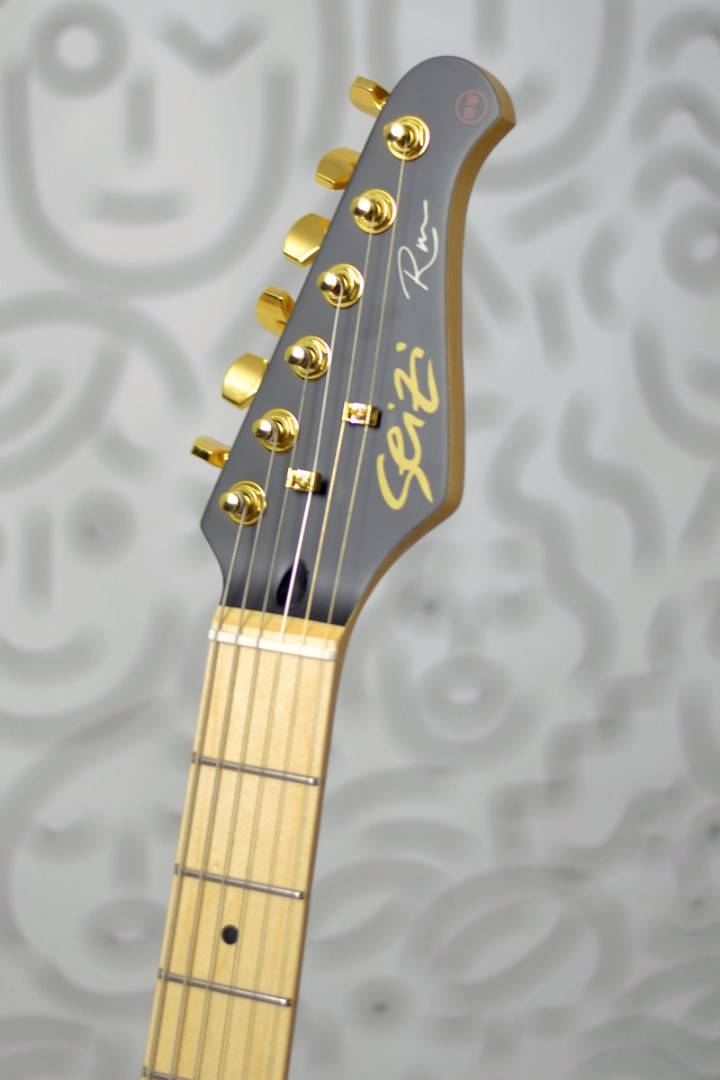 Guitarra Seizi Vintage Budokan HSS Black Gold Satin Reinaldo