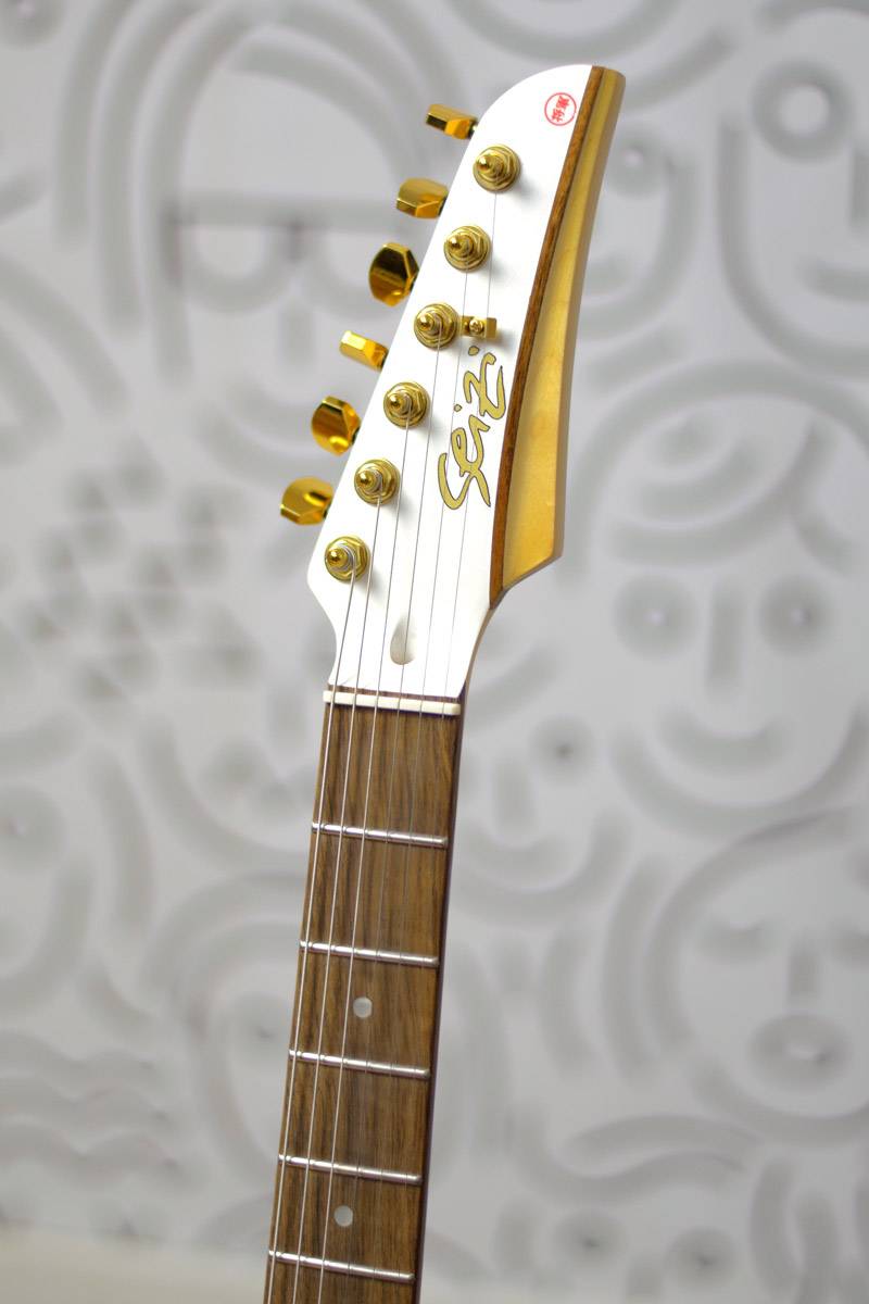 Guitarra Seizi Katana Azura HH Pearl White Gold :: Groover