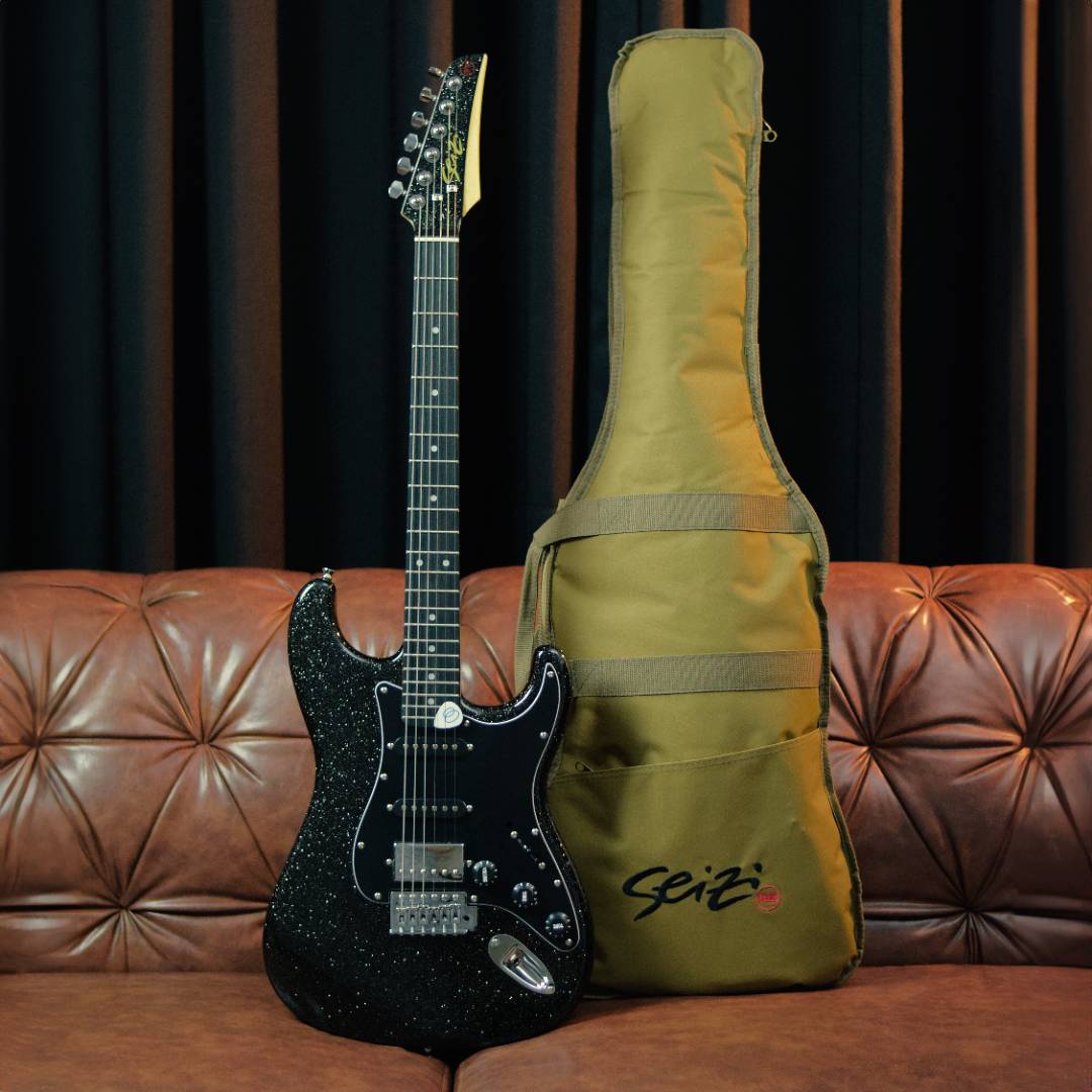 Guitarra Seizi Fun Katana Musashi HSS Black Sparkle Escala Escura