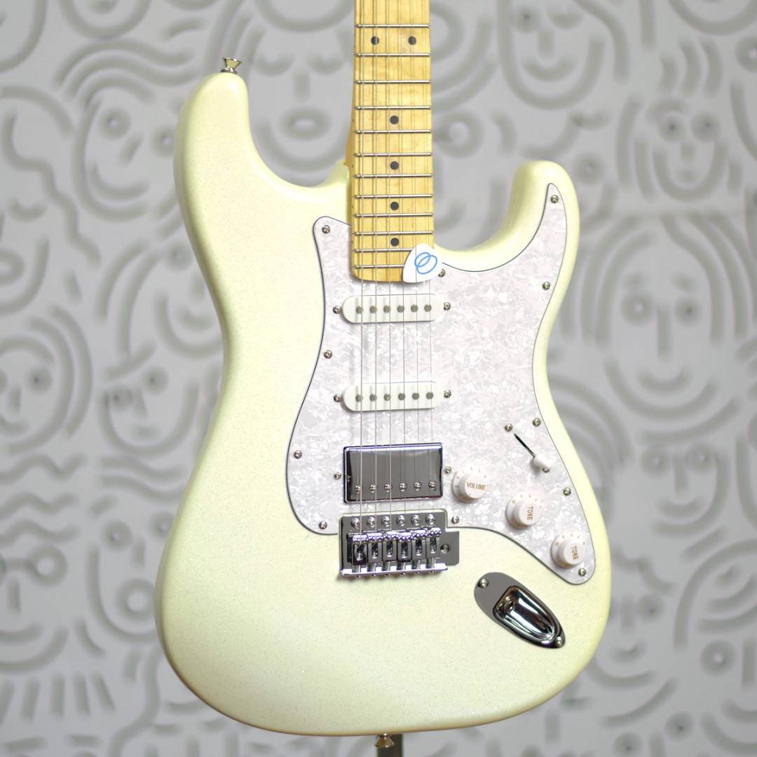 Guitarra Seizi Fun Katana Musashi HSS Snow White Sparkle Escala Clara