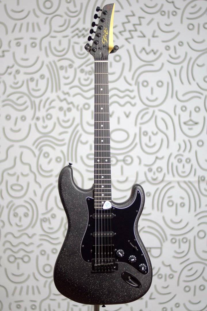 Guitarra Seizi Fun Katana Musashi HSS Escala Escura All Black
