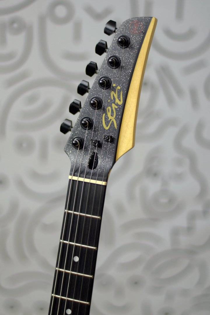 Guitarra Seizi Fun Katana Musashi HSS Escala Escura All Black