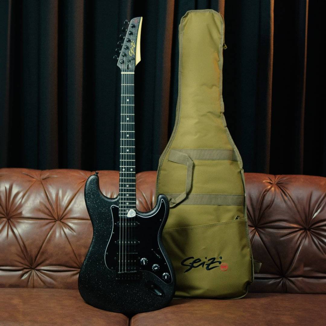 Guitarra Seizi Fun Katana Musashi HSS Escala Escura All Black