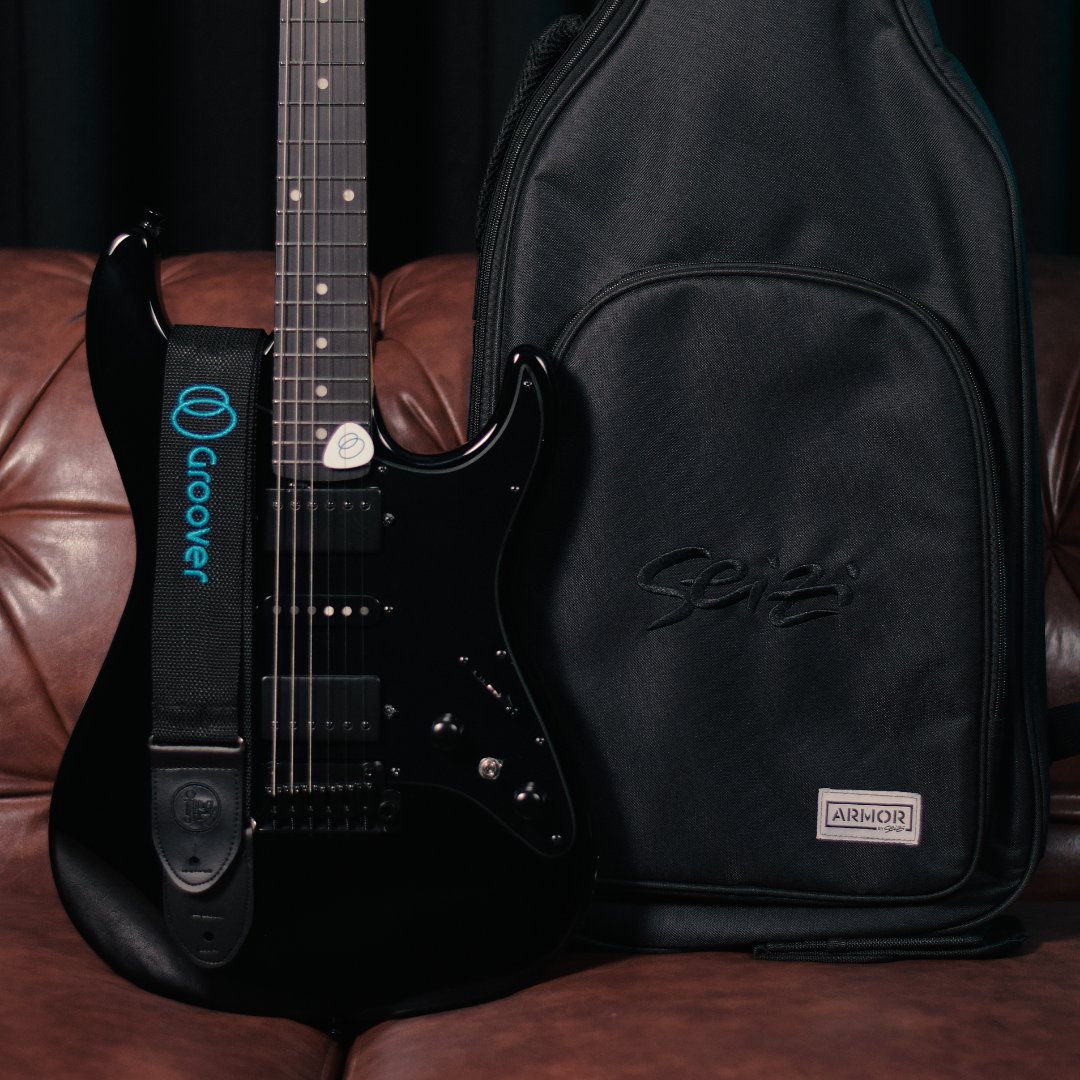 Guitarra Seizi Katana Blade All Black