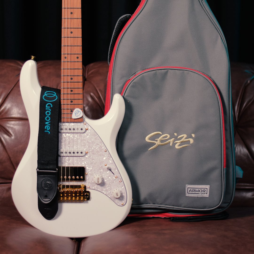 Guitarra Seizi Katana Ghost Pearl White