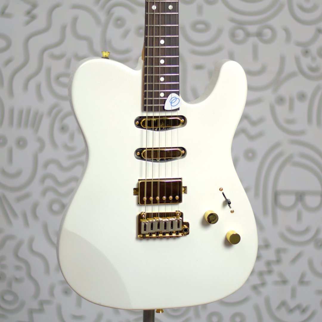 Specter Sakura様 Guitarra Seizi Katana Sakura HSS Pearl White Gold Escala Escura