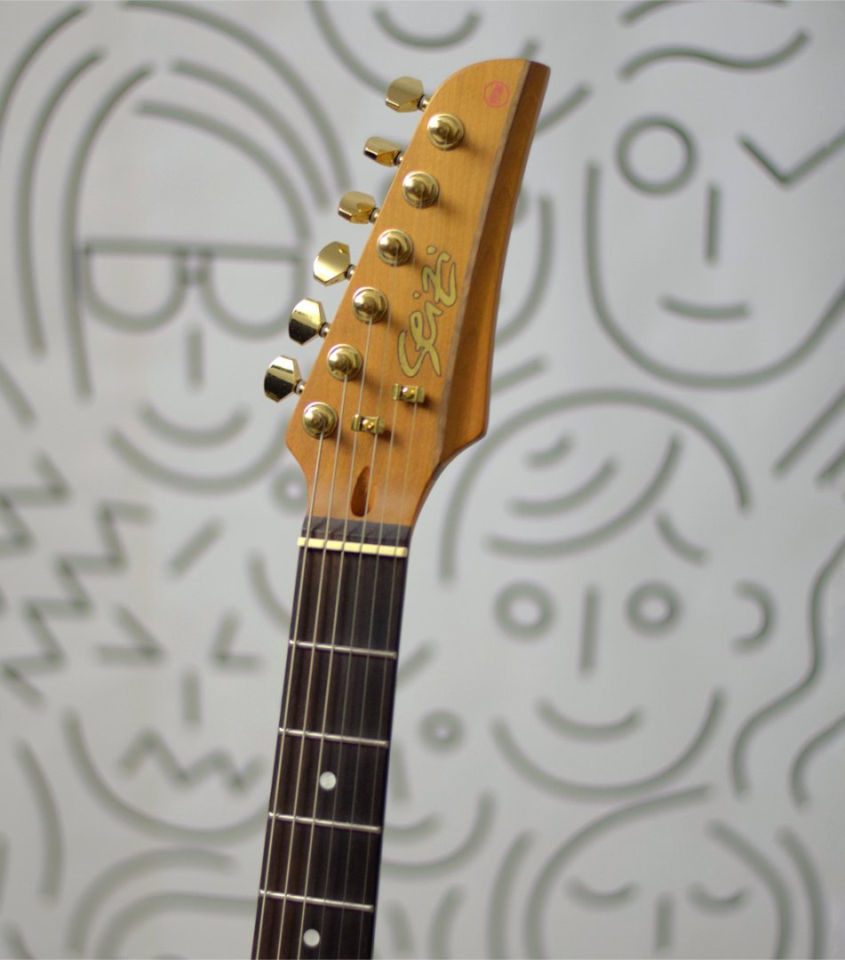 Guitarra Seizi Katana Sakura HSS Pearl White Gold Escala Escura