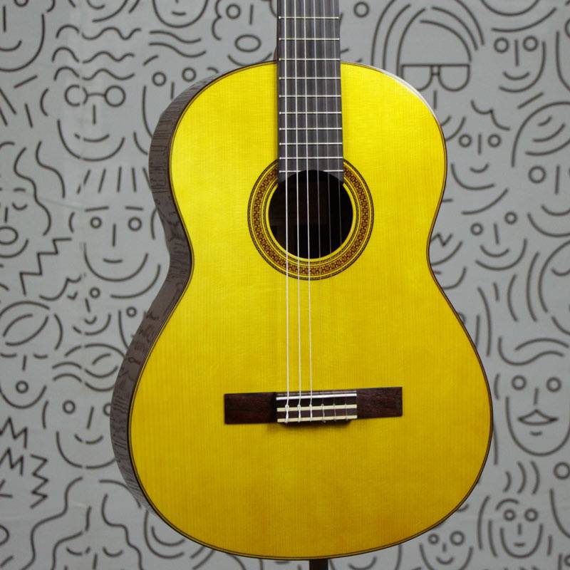 Viol�o Yamaha CG182S Nylon Natural Regulado