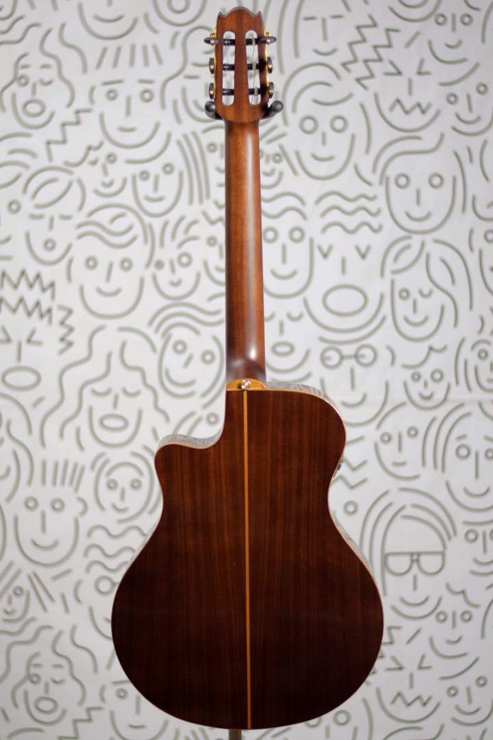 Violão Yamaha NTX3C Tampo em Spruce Todo Maciço Sistema Atmosfeel