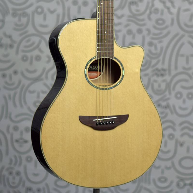 Violão Yamaha APX600 Flat Elétrico Cordas de Aço Natural