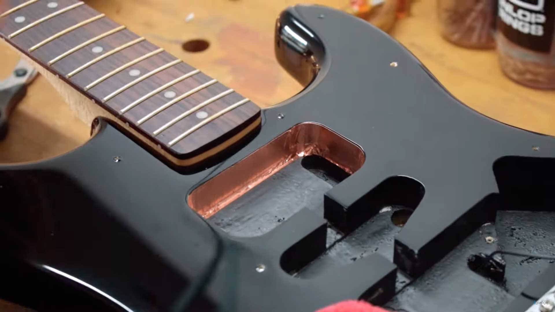 Blindagem com Fita de Cobre para Guitarras ou Baixo