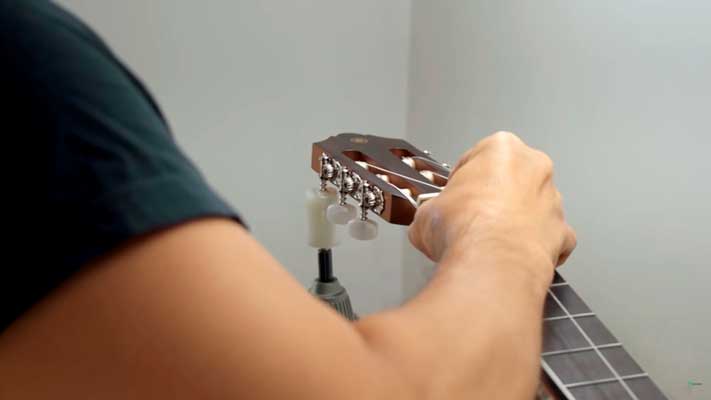 Serviço de Troca de Cordas em Instrumentos da Loja